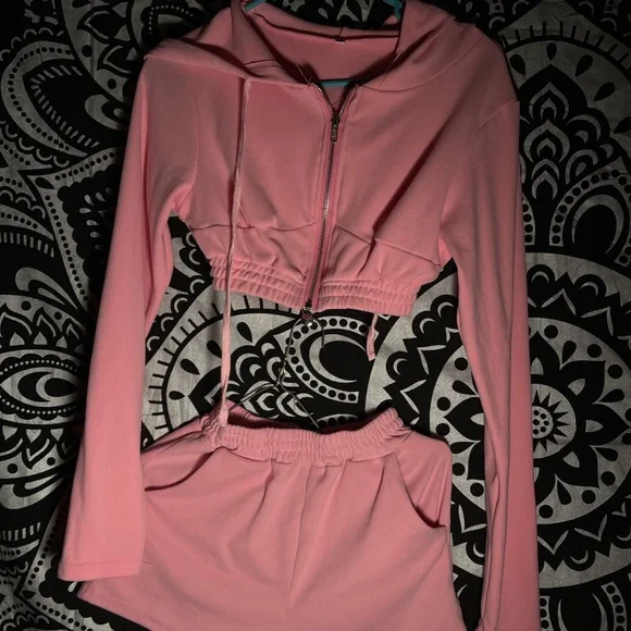 Set - Picture 3 of 4